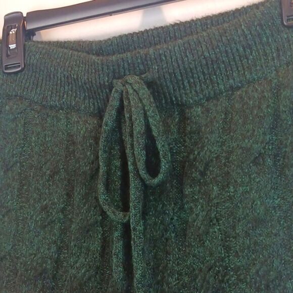 EVERY hunter green  High waisted knit sweater shorts (M) - Picture 3 of 8